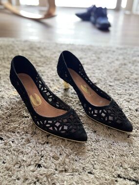 Pointed Black Laser-Cut Mid-Heel Pumps